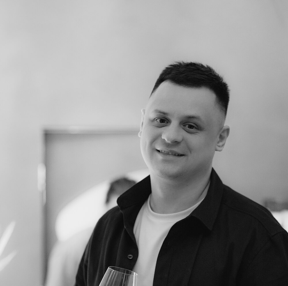 Влад Романішин